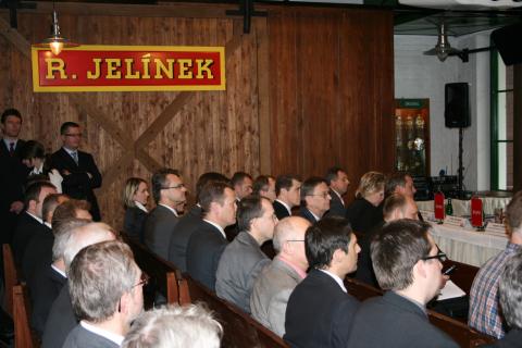 Setkání EURO Regional ve Vizovicích spojilo v sále společnosti Rudolf Jelínek zástupce firem ze Zlínského kraje, představitelé místní samosprávy, hospodářských komor a ministerstev.
