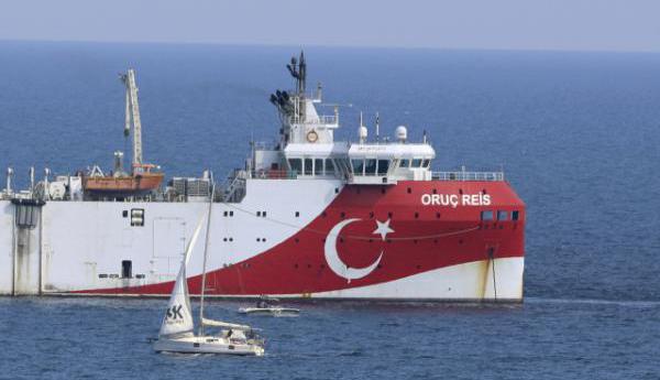 průzkumnou loď Oruç Reis