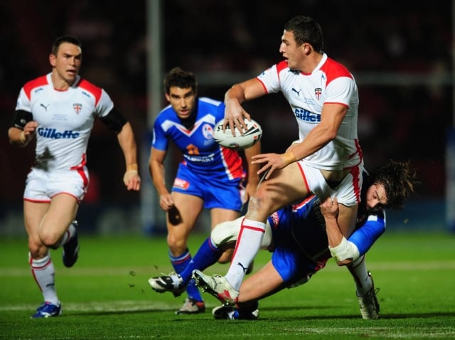 England's Sam Burgess (right) tries to release the ball to teammate Kevin Sinfield (left) under pressure from France's Sebastien Raguin during the Gillette Four Nations match at the Keepmoat Stadium, Doncaster. 22.10.2009