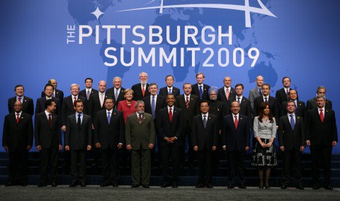 G20 Summit in Pittsburgh The heads of State and Government of the Member States of the G20 gathered in Pittsburgh, in Pennsylvania, in the presence of José Manuel Barroso, President of the EC, to discuss the measures taken during the last G20 London Summit to regulate the financial system and revive the global economy. Group photo, from left to right, in the 1st row: Jacob Zuma, President of South Africa, Lee Myung-bak, President of South Korea, Nicolas Sarkozy, President of the French Republic, Susilo Bambang Yudhoyono, President of Indonesia, Luiz Inácio Lula da Silva, President of Brazil, Barack Obama, President of the United States, Hu Jintao, President of the People's Republic of China, Felipe Calderón, President of Mexico, Dmitri Medvedev, President of Russia, and Stephen Harper, Canadian Prime Minister, in the 2nd row: José Manuel Barroso, Yukio Hatoyama, Japanese Prime Minister, Kevin Rudd, Australian Prime Minister, Fredrik Reinfeldt, Swedish Prime Minister and President in office of the Council of the EU, Angela Merkel, German Federal Chancellor, Gordon Brown, British Prime Minister, Recep Tayyip Erdogan, Turkish Prime Minister, Manmohan Singh, Indian Prime Minister, Jan Peter Balkenende, Dutch Prime Minister, José Luis Rodríguez Zapatero, Spanish Prime Minister, Silvio Berlusconi, Italian Prime Minister, and Saud Al-Faisal, Saudi Arabian Minister for Finance, in the 3rd row: Meles Zenawi, Ethiopian Prime Minister, Abhisit Vejjajiva, Thai Prime Minister, Dominique Strauss-Kahn, Managing Director of the IMF, Juan Somavia, Director General of the International Labour Organization (ILO), Ban Ki-moon, Secretary General of the United Nations, Robert Zoellick, President of the World Bank, José Ángel Gurría Treviño, Secretary General of the Organisation for Economic Cooperation and Development (OECD), Pascal Lamy, Director General of the WTO, and Mario Draghi, Chairman of the Financial Stability BoardCE | Pittsburgh | P-015686/00-25 | 25/09/2009 