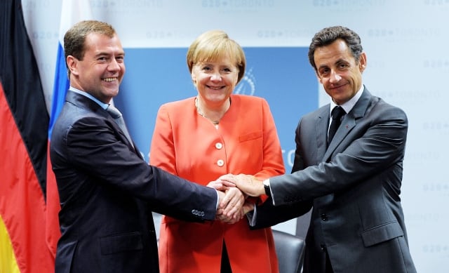 French President Nicolas Sarkozy , Russian President Dmitry Medvedev and German Chancellor Angela Merkel attend a trilateral meeting during the first G-20 at the Convention Center on June 27, 2010 in Toronto, Ontario Canada. (Pictured: Nicolas Sarkozy, Angela Merkel , Dmitry Medvedev ) Photo by Olivier Douliery /ABACAUSA.COM