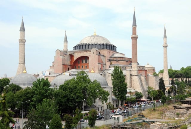 Bildnummer: 54070684 Datum: 22.05.2010 Copyright: imago/Xinhua (100521) -- ISTANBUL, May 21, 2010 (Xinhua) -- An exterior view of the Ayasofya Museum in Istanbul, Turkey, May 21, 2010. The Ayasofya Museum, also known as Hagia Sophia which means Holy Wisdom , was previously a basilica and later was converted into a mosque and now into a museum. It is considered as the embodiment of Byzantine architecture and is popular for its massive central dome which is 56 meters high and 31 meters wide. (Xinhua/Chen Ming) (lx) (3)TURKEY-ISTANBUL-AYASOFYA MUSEUM PUBLICATIONxNOTxINxCHN Reisen kbdig xkg 2010 quer premiumd xint Bildnummer 54070684 Date 22 05 2010 Copyright Imago XINHUA Istanbul May 21 2010 XINHUA to Exterior View of The Ayasofya Museum in Istanbul Turkey May 21 2010 The Ayasofya Museum Thus known As Hagia Sophia Which Means Holy Wisdom what previously a Basilica and LATER what Converted into a Mosque and Now into a Museum IT IS considered As The embodiment of Byzantine Architecture and IS Popular for its Massive Central Dome Which IS 56 METERS High and 31 METERS Wide XINHUA Chen Ming LX 3 Turkey Istanbul Ayasofya Museum PUBLICATIONxNOTxINxCHN Travel Kbdig xkg 2010 horizontal premiumd