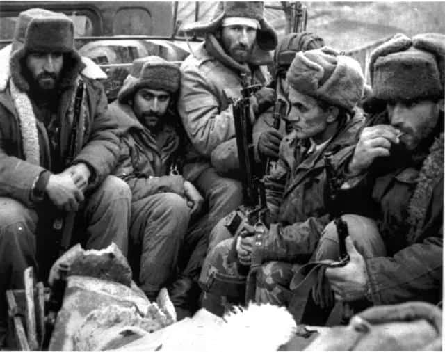 Skupina arménských vojáků před odjezdem na frontovou linii v Náhorním Karabachu.