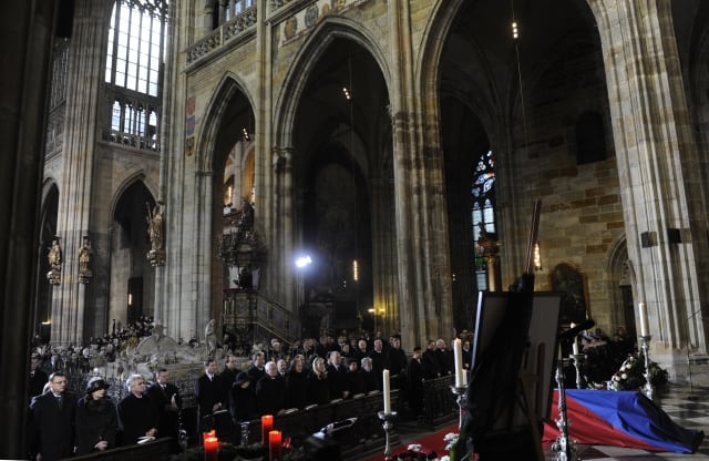 V pražské katedrále sv. Víta na Pražském hradě se 23. prosince koná státní pohřeb bývalého prezidenta Václava Havla.