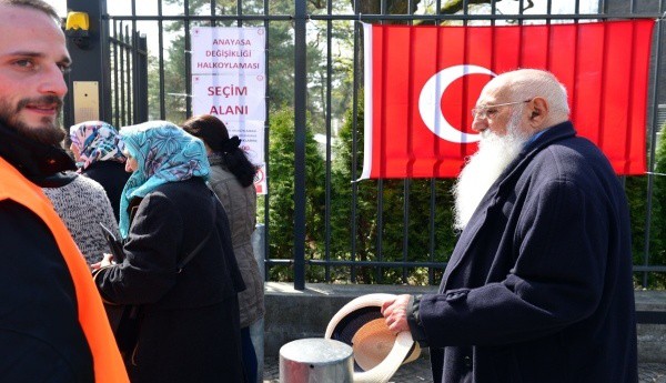 Turci žijící v zahraničí hlasovali v referendu s předstihem