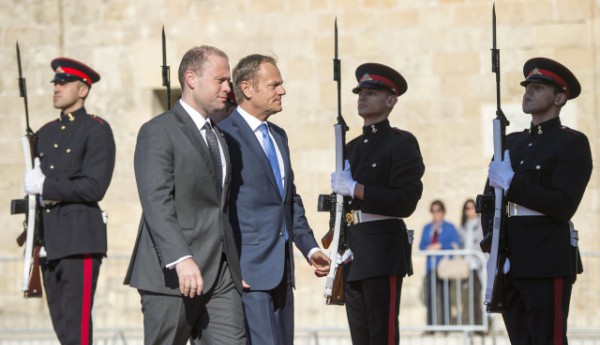 Maltský premiér Joseph Muscat s předsedou Evropské rady