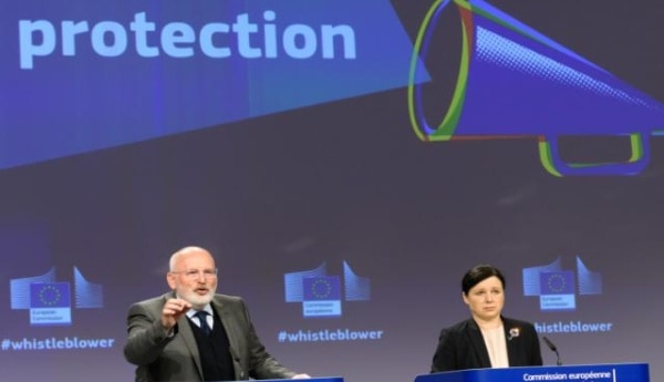 Evropská komise chce lépe chránit whistleblowery