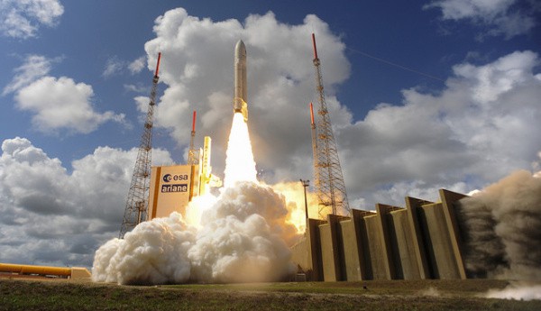 Start rakety Ariane 5 z evropského kosmodromu ve Francouzské Guyaně