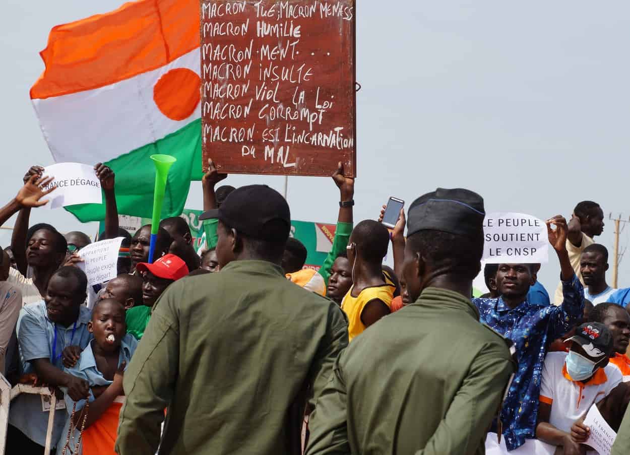 Přečtete si více ze článku Francouzský velvyslanec v Nigeru zůstane, uvedl Macron